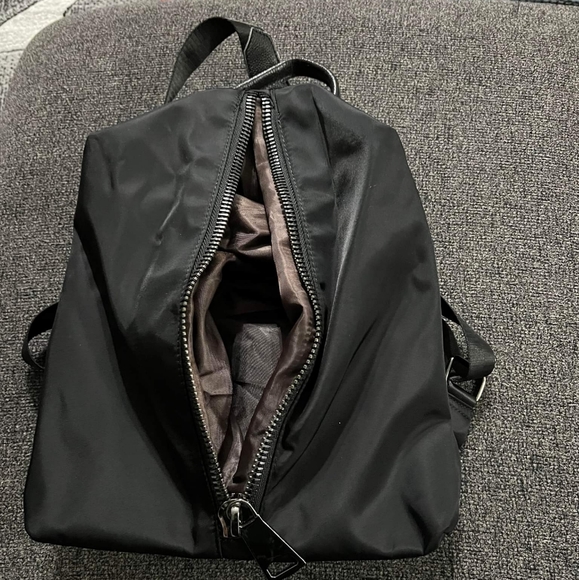 Big Zipper Backpack - Picture 4 of 5